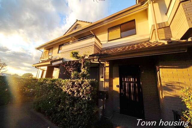 プラザマノワールA棟の物件外観写真