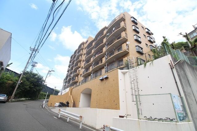 フルール三神 三番館の物件外観写真