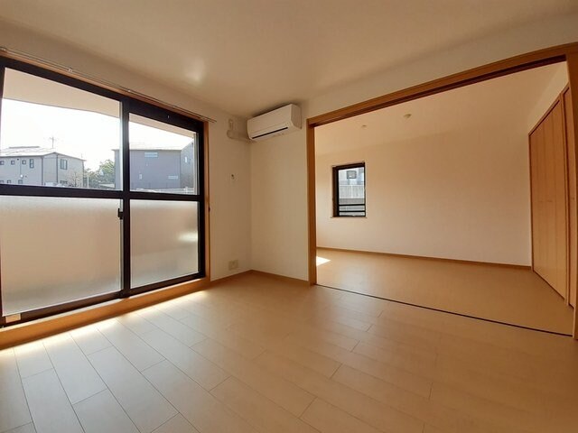 パイン・ヒルズ参番館の物件内観写真