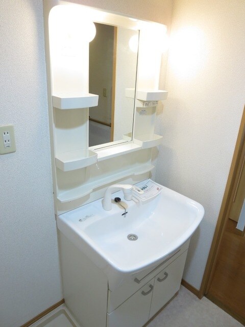 パイン・ヒルズ参番館の物件内観写真