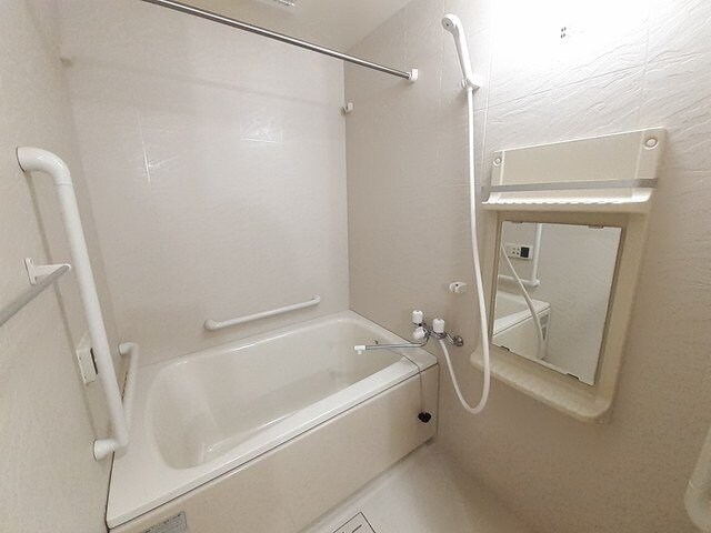 パイン・ヒルズ参番館の物件内観写真