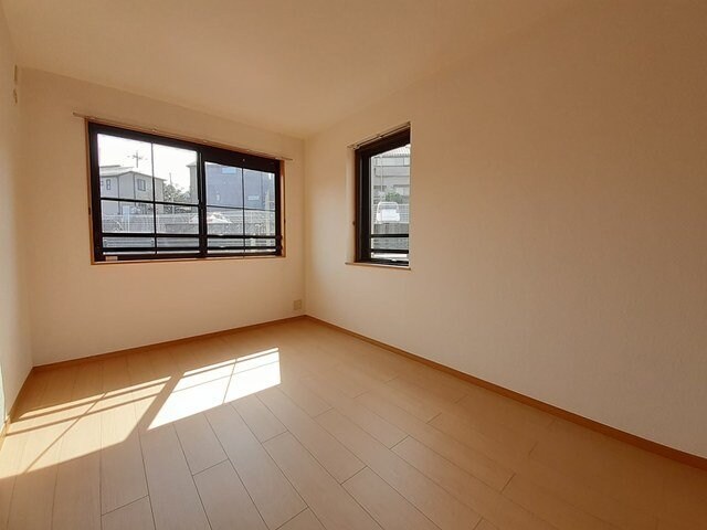 パイン・ヒルズ参番館の物件内観写真