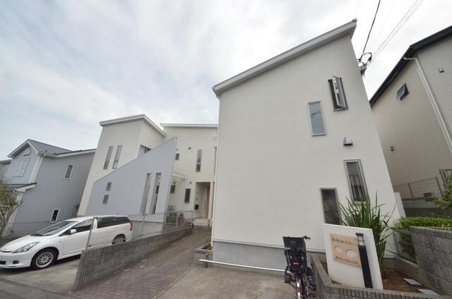 レイナスの物件外観写真