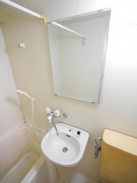 エーリフローレンスBの物件内観写真