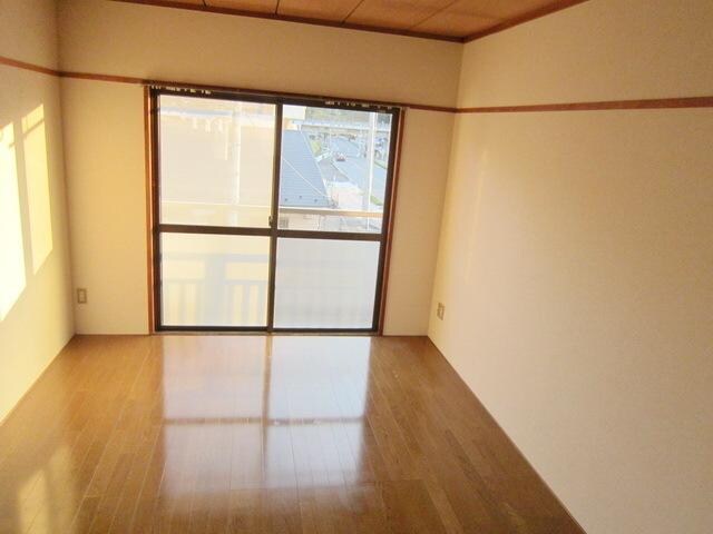 ニュークレセントビルの物件内観写真