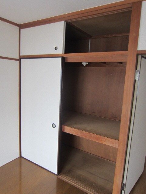 ニュークレセントビルの物件内観写真