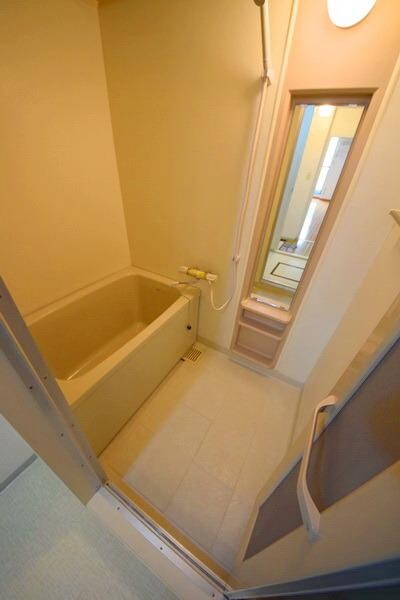 ファミリーカーサの物件内観写真