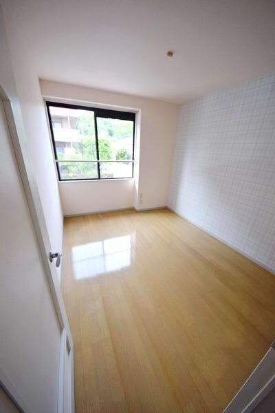 ファミリーカーサの物件内観写真