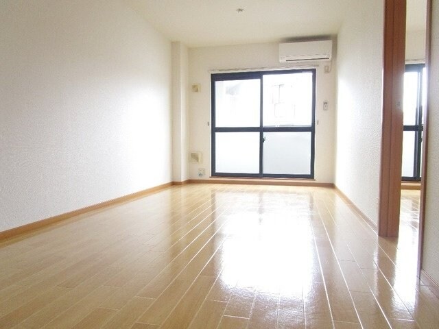 ラ・セラ・イーストの物件内観写真