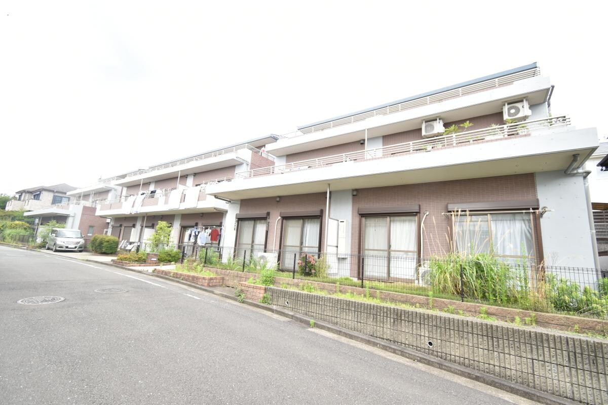 ウエストヒルズの物件外観写真