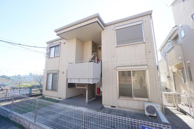 ヴィラ ペルジモーネの物件外観写真