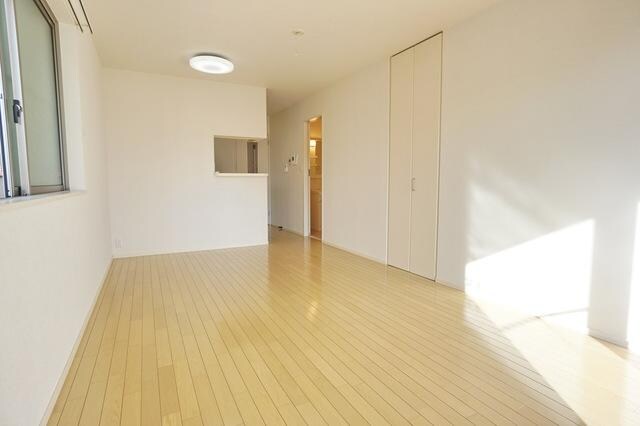 ヴィラ ペルジモーネの物件内観写真