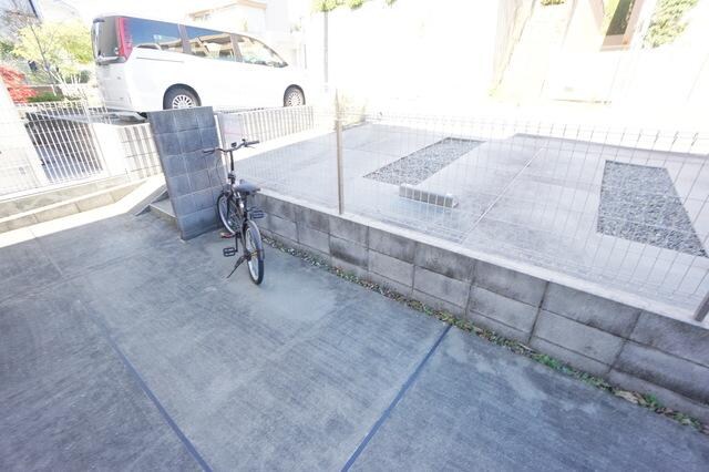 ヴィラ ペルジモーネの物件内観写真