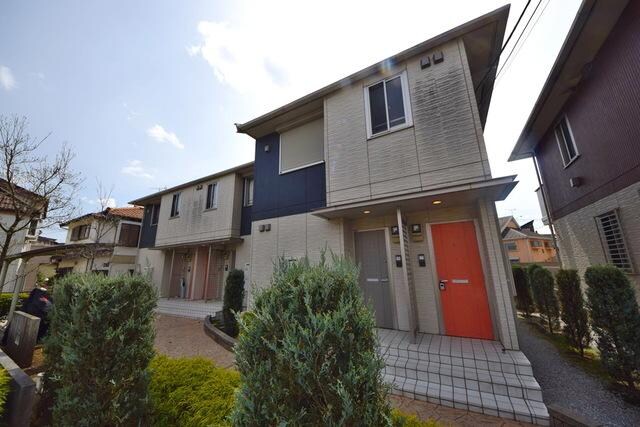 レセンテスパシオの物件外観写真