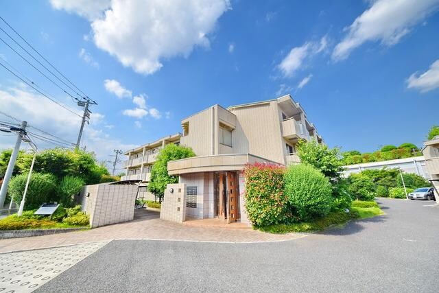 ドルフ喜多見の物件外観写真