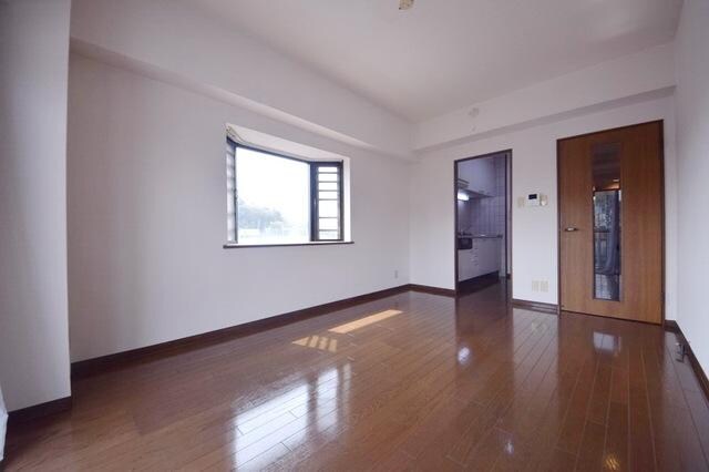 ニューリバーコートの物件内観写真