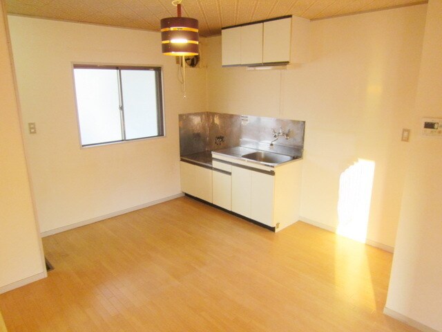 ニュークレセントビルの物件内観写真