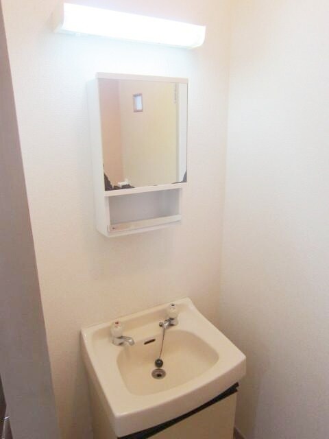 ニュークレセントビルの物件内観写真