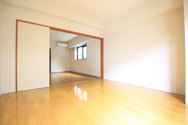 鶴牧ガーデンズの物件内観写真