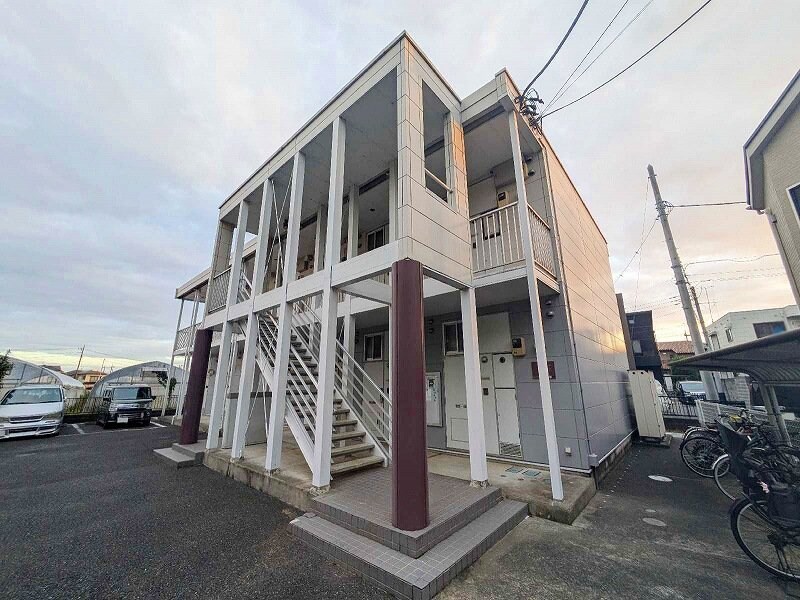 レオパレスキャトル セゾンの物件外観写真