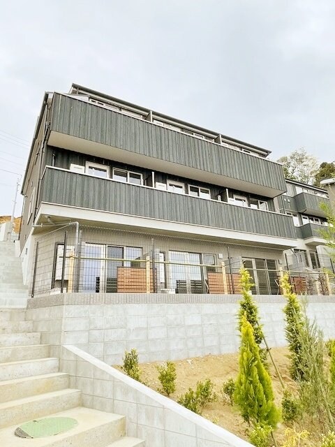 クリフビレッジG棟の物件外観写真