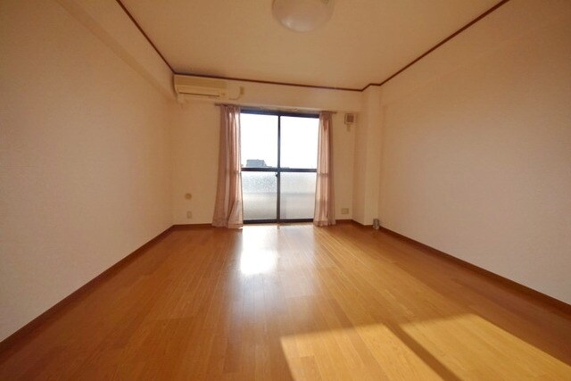 ウィングピュア壱番館の物件内観写真