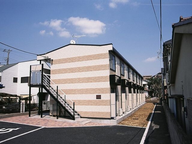 レオパレスサカエの物件外観写真