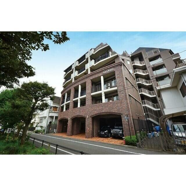 グローリオ三軒茶屋の物件外観写真