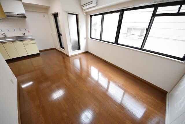 モンターニュ国領の物件内観写真