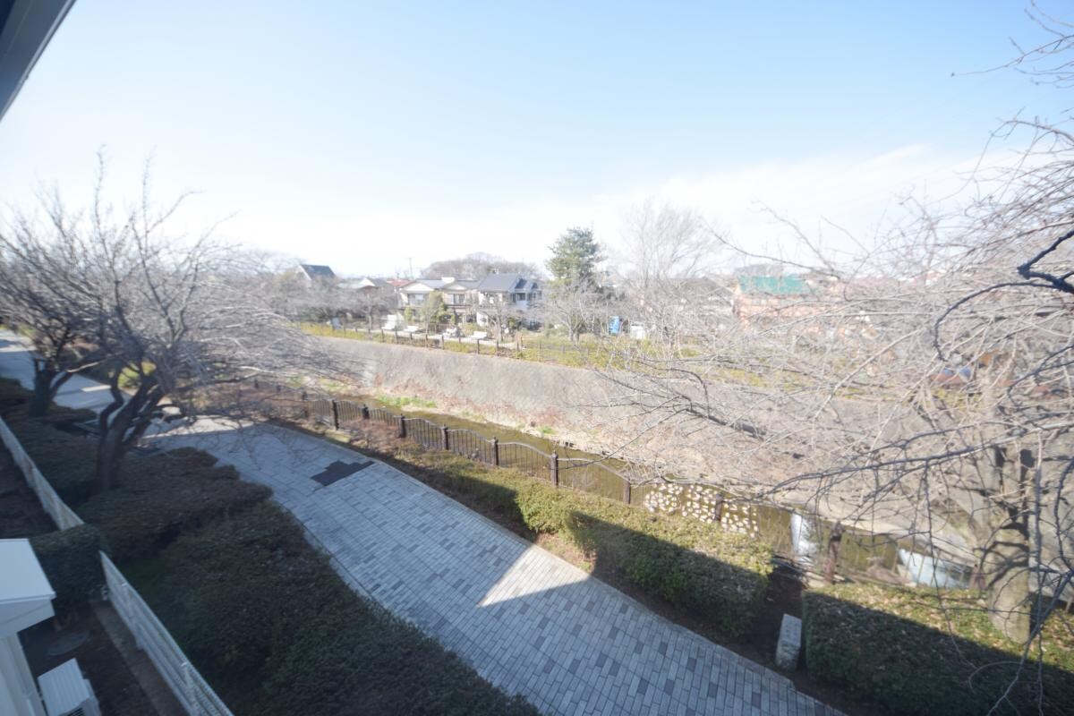 ブリージングタウン百草園の物件内観写真