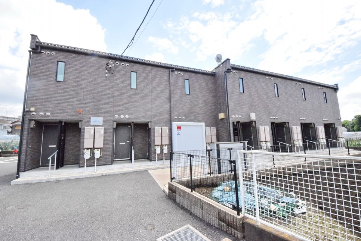 レオネクストブラウニー国立の物件外観写真