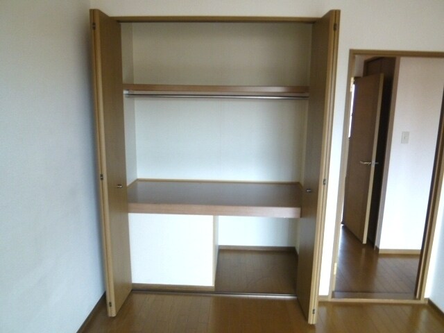 ロイヤルガーデン2番館の物件内観写真