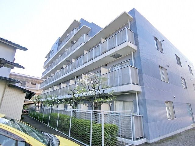 白樺マンションの物件外観写真