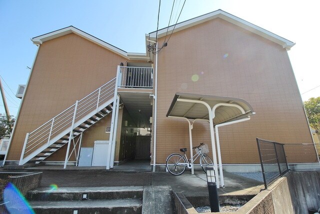 レオパレスRaffineeの物件外観写真