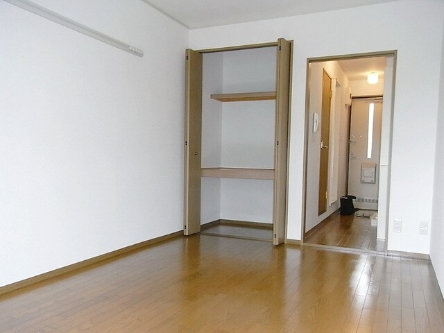 ヴィラ・ファミーユAの物件内観写真