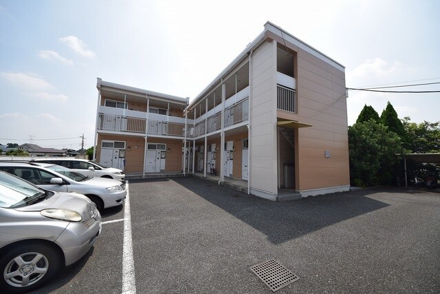 レオパレスWESTINの物件外観写真