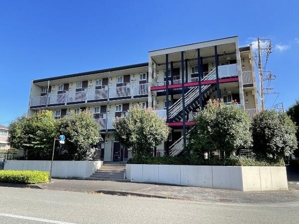 レオパレスクリナーレみなみ野の物件外観写真