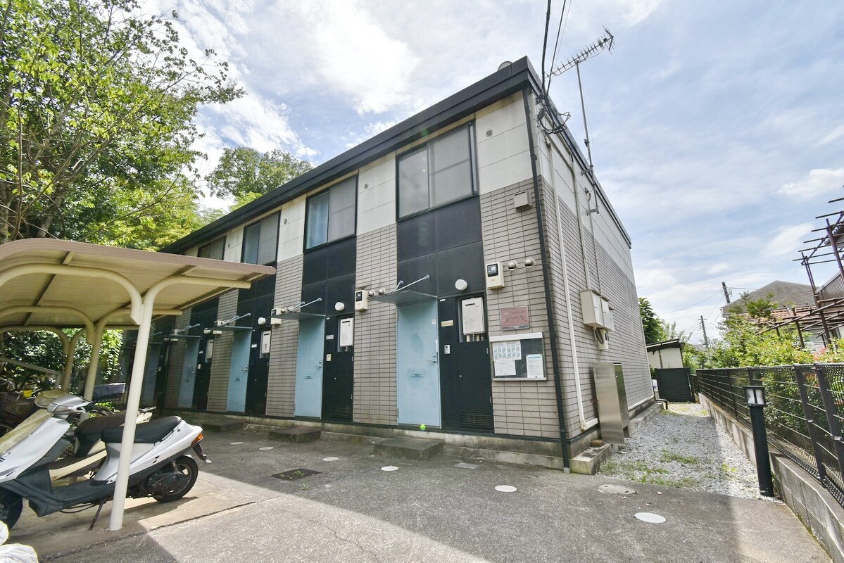 レオパレスブラウンブレッドの物件外観写真