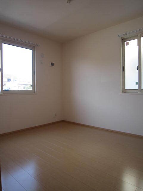 ファヴォーレIIIの物件内観写真