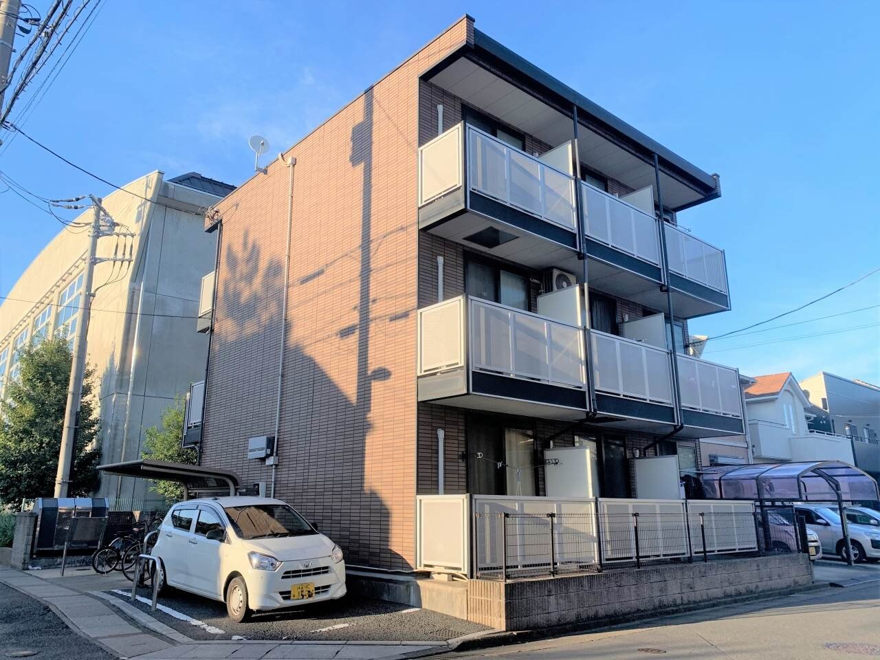 レオパレスアリーナレジデンスの物件外観写真