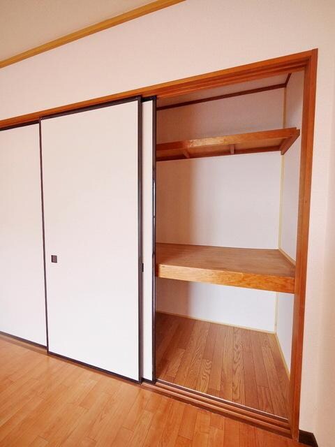 吉川タウンハウス IIの物件内観写真