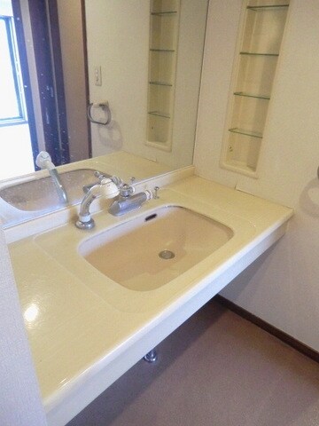 綾東ヴィレッジ弐番館の物件内観写真