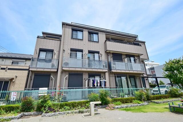 ローズコートの物件外観写真