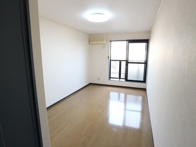 メゾンドELLEIIIの物件内観写真