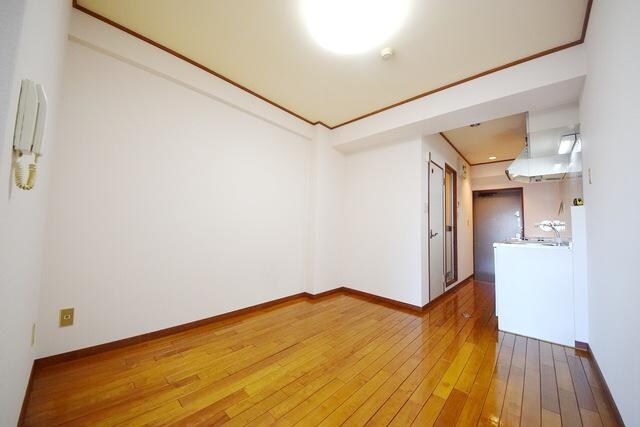 フローラルマンションの物件内観写真