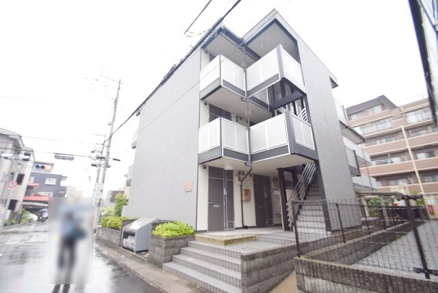 レオパレスプレミール中浦和Iの物件外観写真