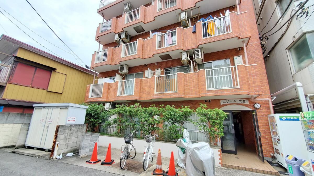ロザール大宮の物件外観写真