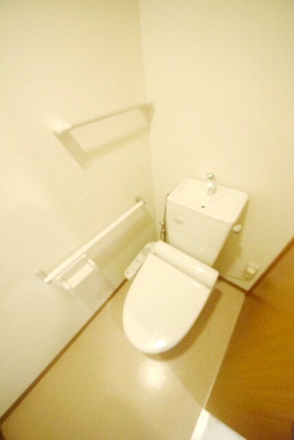 上尾根貝戸団地8号棟の物件内観写真