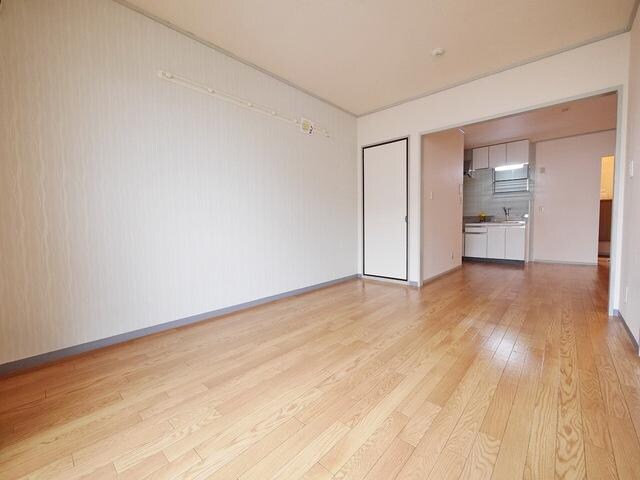 吉川タウンハウス IIの物件内観写真