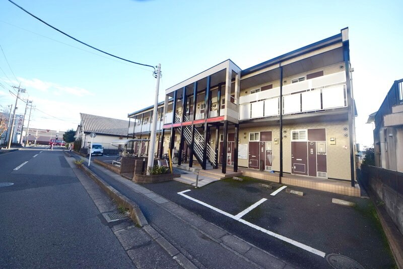 レオパレスハロー越谷の物件外観写真